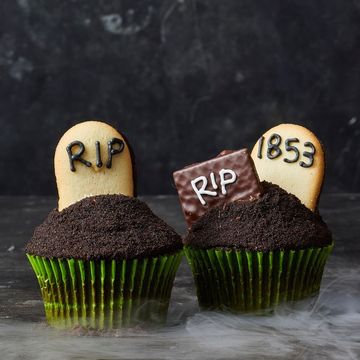 Graveyard Cupcakes chocolate cupcakes with graveyard cookies decorated on top