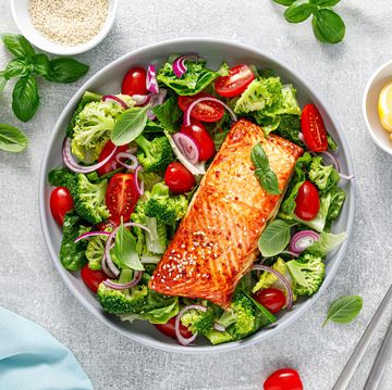 grilled salmon fish fillet and fresh green leafy vegetable salad for best seafood delivery story